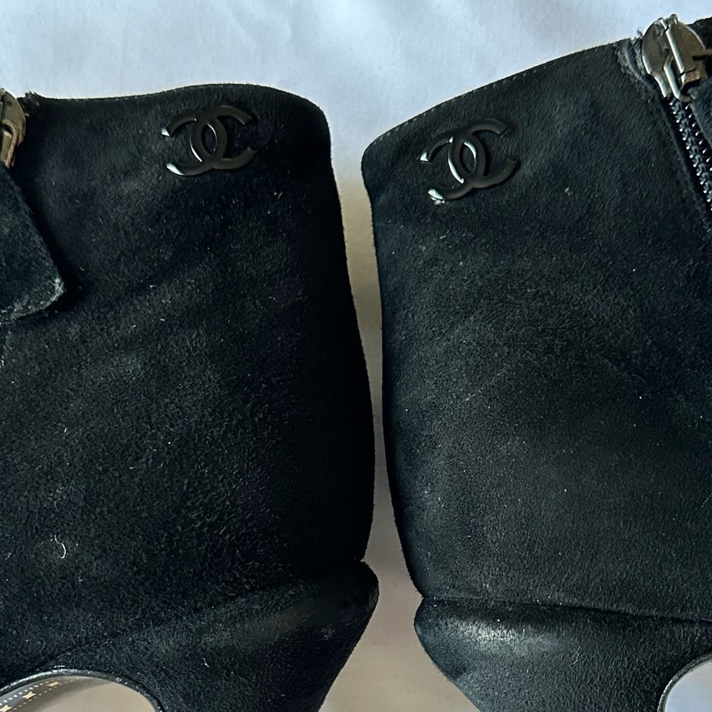 Chanel interlock round toe black suede leather ankle platform booties 39 - Picture 3 of 16